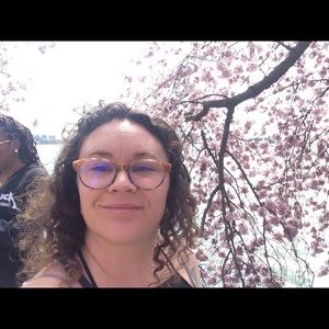 Meet your Posher, Caitlin